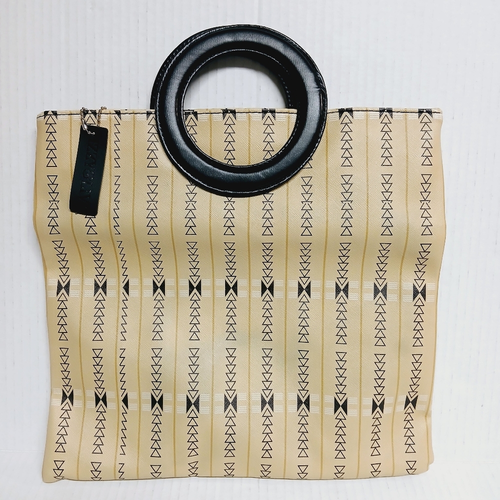 Izzy and Liv Ring Clutch Purse